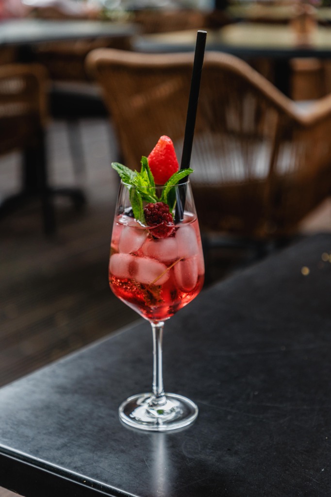 Berry Spritz cocktail